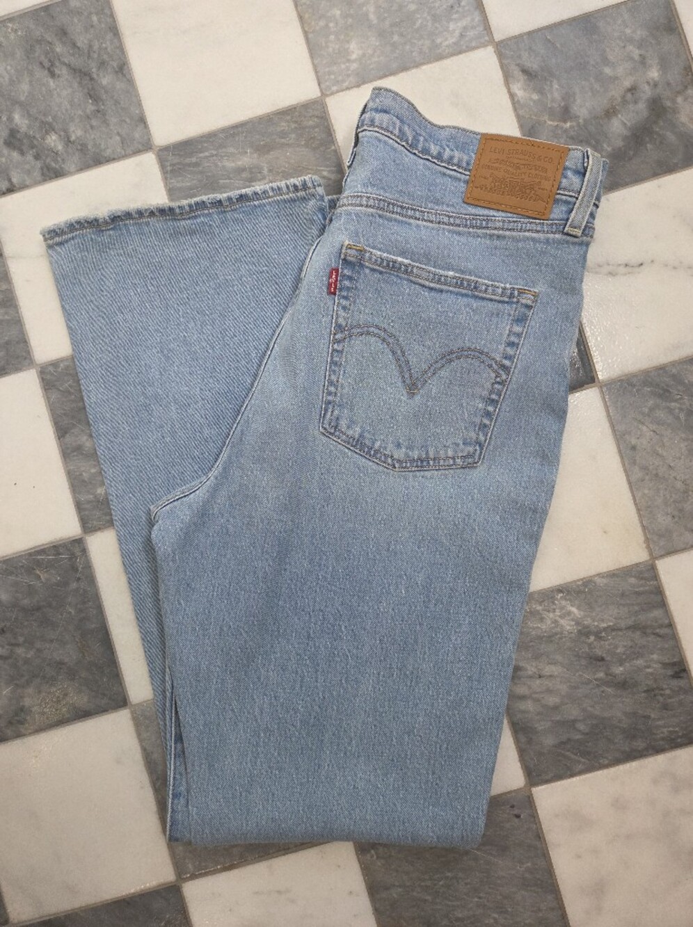 Light Wash Levi's Jeans with Red Tab